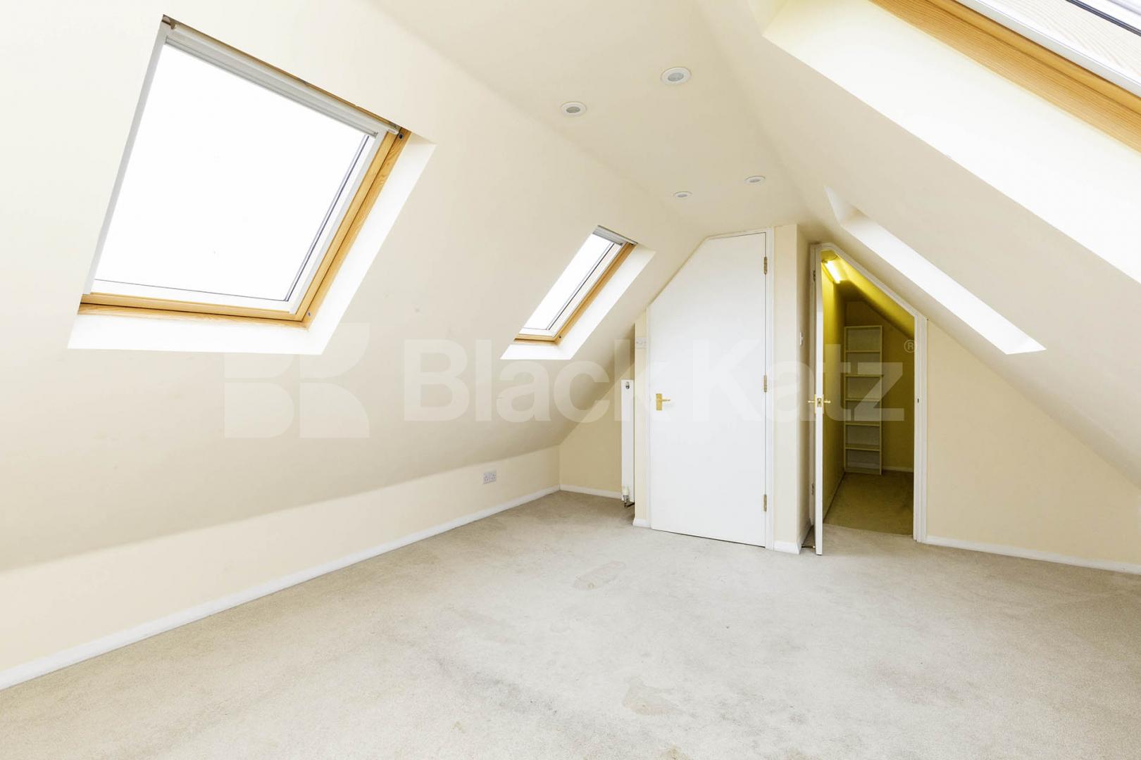 			3 Bedroom, 1 bath, 1 reception House			 Wormholt Road, Shepherds Bush